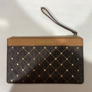 Michael Kors Violet Large Zip Clutch (Brown/Gold)